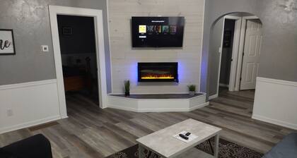 3 bedroom 1 bath. less than a mile to Union Hospital