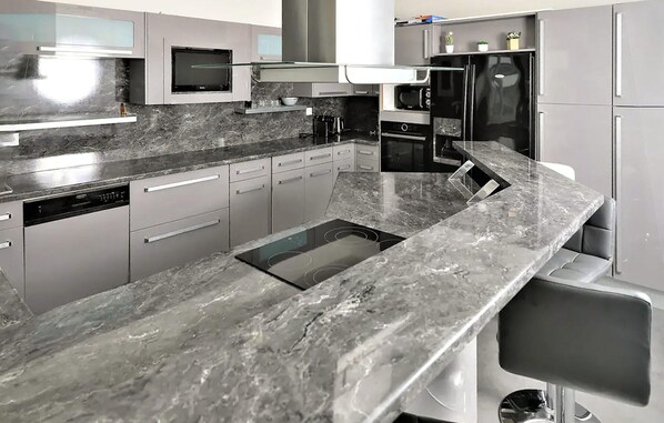 Refrigerador, horno, parrilla de estufa y lavavajillas 