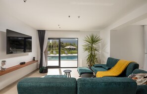 TV, foosball - Pet friendly home in Radosic (Radosic)