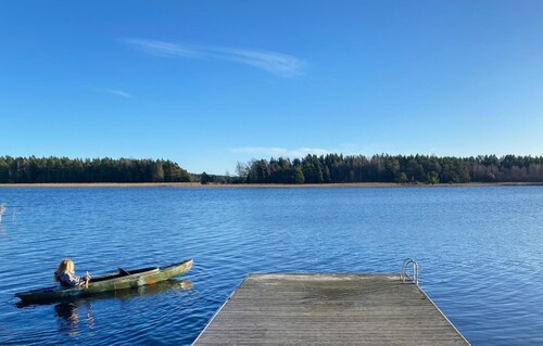 Awesome home in Köpmannebro with lake view