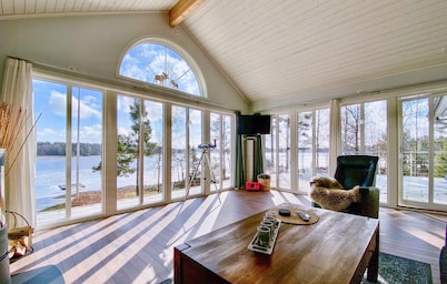 Awesome home in Köpmannebro with lake view