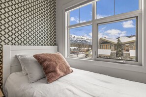 2 makuuhuonetta, silitysrauta/-lauta, vauvan matkasänky, Wi-Fi