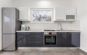 Kühlschrank, Ofen, Herdplatte, Geschirrspüler