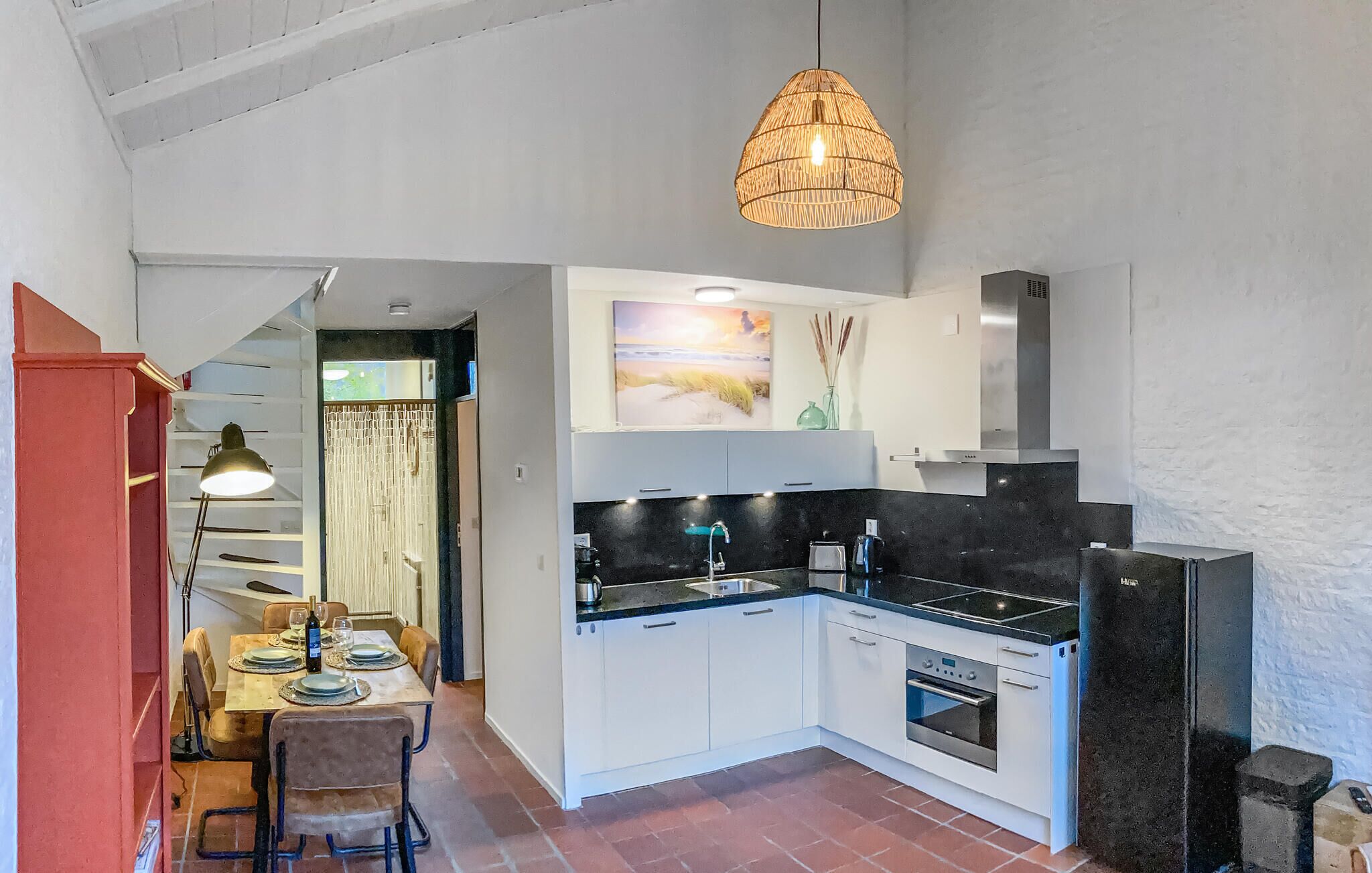 Réfrigérateur, plaque de cuisson, lave-vaisselle, cafetière/bouilloire