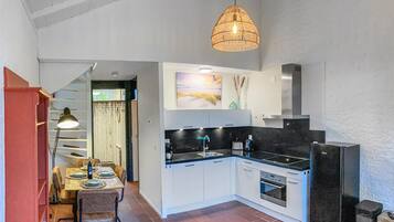 Réfrigérateur, plaque de cuisson, lave-vaisselle, cafetiÚre/bouilloire