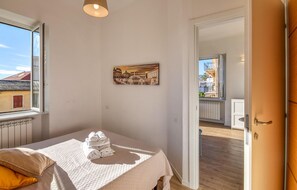 Bügeleisen/Bügelbrett, Reisekinderbett, kostenloses WLAN, Bettwäsche
