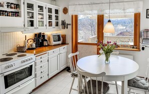 Kylskåp, mikrovågsugn, ugn och diskmaskin