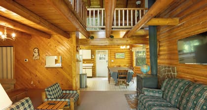Cozy log cabin in Sundance Resort neighborhood that sleeps 20+