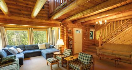 Cozy log cabin in Sundance Resort neighborhood.