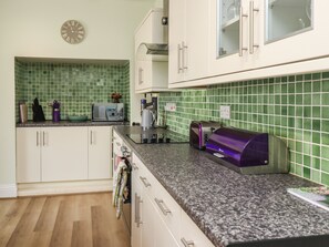 Cottage | Private kitchen | Fridge, dishwasher, electric kettle, toaster - Creel Cottage, Blackwood Street (Morpeth)