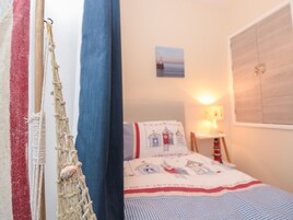 3 bedrooms, individually decorated, individually furnished, free WiFi