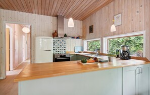 Geladeira, cooktop, lava-louças, cafeteira/chaleira