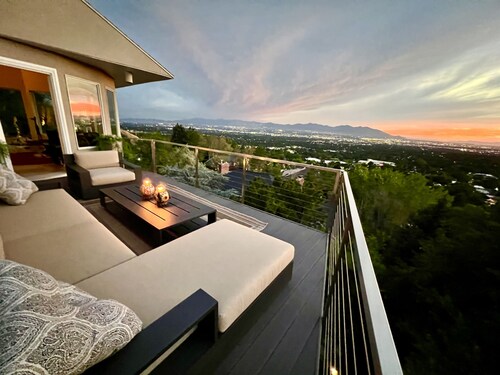 House of Setting Sun! Views-HotTub-30min to ski-10min to SLC-Super Cool Design!