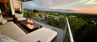 House of Setting Sun! Views-HotTub-30min to ski-10min to SLC-Super Cool Design!