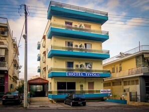 Front of property - TIVOLI (Chaidari)