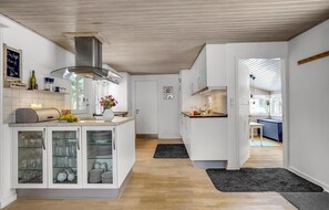Refrigerador, placa de cocina, lavavajillas, cafetera/tetera