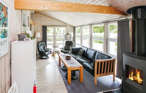 TV - 2 bedroom lovely home in Samsø (Samsø)