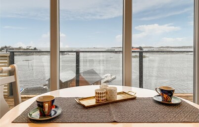 Lovely home in Smøla with kitchen