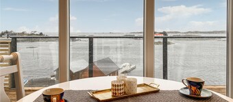 Lovely home in Smøla with kitchen