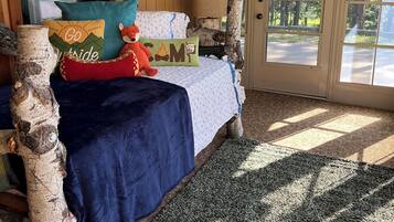 5 bedrooms, WiFi, bed sheets