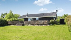 A single-story house with a sloped roof, a satellite dish, and a stone foundation. - 2 bedroom nice home in Samsø (Samsø)