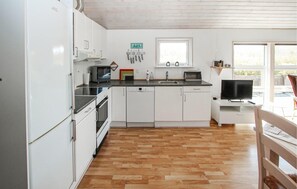 Køleskab, mikrobølgeovn, kogeplade, opvaskemaskine