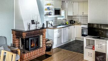 Kylskåp, ugn, spishäll och diskmaskin