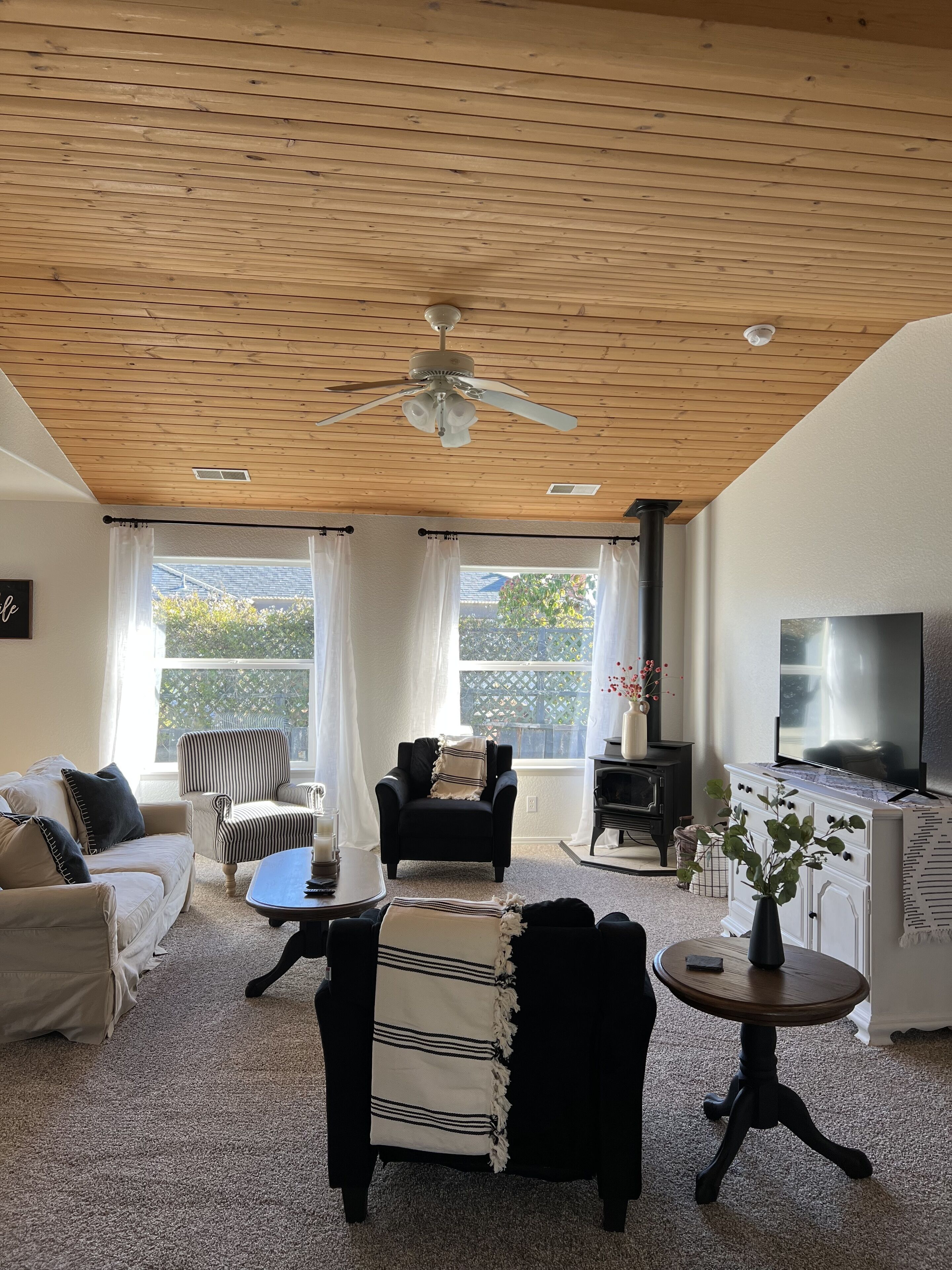 Uptown Ferndale- two blocks from Main St in the Victorian Village!