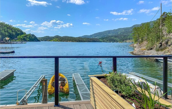 المنطقة المحيطة بالمنشأة