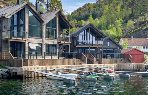 Amazing home in Hebnes with WiFi