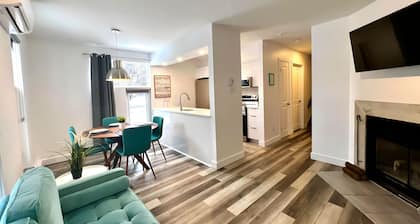 Luxurious condo in downtown Magog with wood fireplace and pool