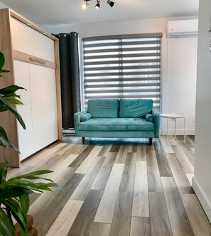 Smart TV, fireplace - Luxurious condo in downtown Magog with wood fireplace and pool (Magog)