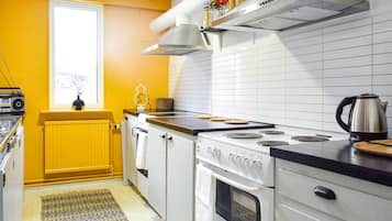 Geladeira, fogĂŁo, cooktop, cafeteira/chaleira