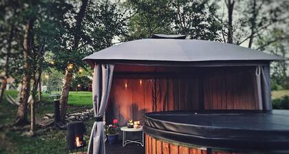 Nice home in Orrefors with jacuzzi