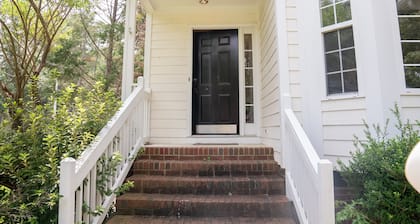 New modern kitchen in great location to RDU and RTP