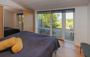 3 bedrooms, travel cot, free WiFi