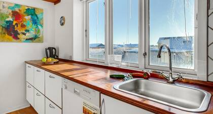Lovely home in ThyborĂžn with kitchen
