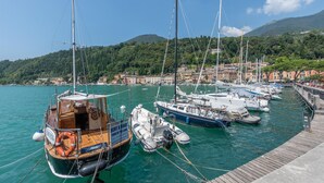 Marina - Beach front apartment (Manerba del Garda (BS))