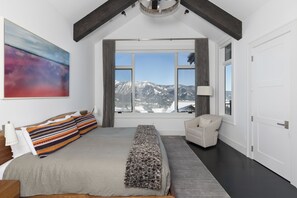 4 habitaciones, escritorio, tabla de planchar con plancha y wifi 