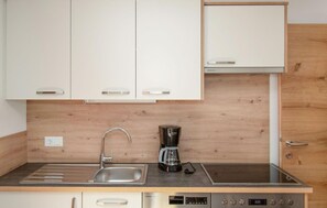 Kühlschrank, Herdplatte, Geschirrspüler