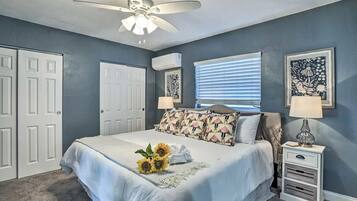 3 bedrooms, desk, iron/ironing board, travel cot