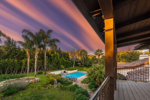 Beautiful 6 Bedroom Estate in Quiet Neighborhood