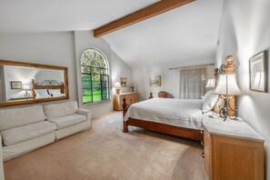 6 bedrooms, iron/ironing board, free WiFi, bed sheets