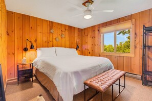 6 Schlafzimmer, Schreibtisch, Bügeleisen/Bügelbrett, Reisekinderbett