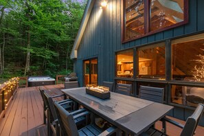 Outdoor dining - Bears Den Chalet | Ski Home Trail, Moover Shuttle, Outdoor Hot Tub! (West Dover)