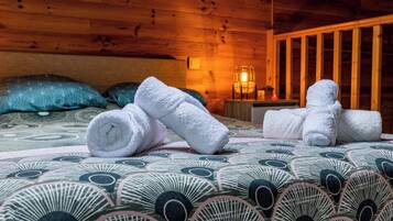 2 bedrooms, iron/ironing board, Internet, bed sheets