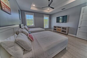 5 bedrooms, desk, iron/ironing board, WiFi