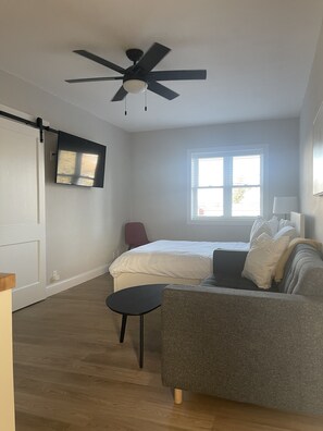 ألحفة محشوة بالريش وواي فاي مجانًا وملاءات أسرّة