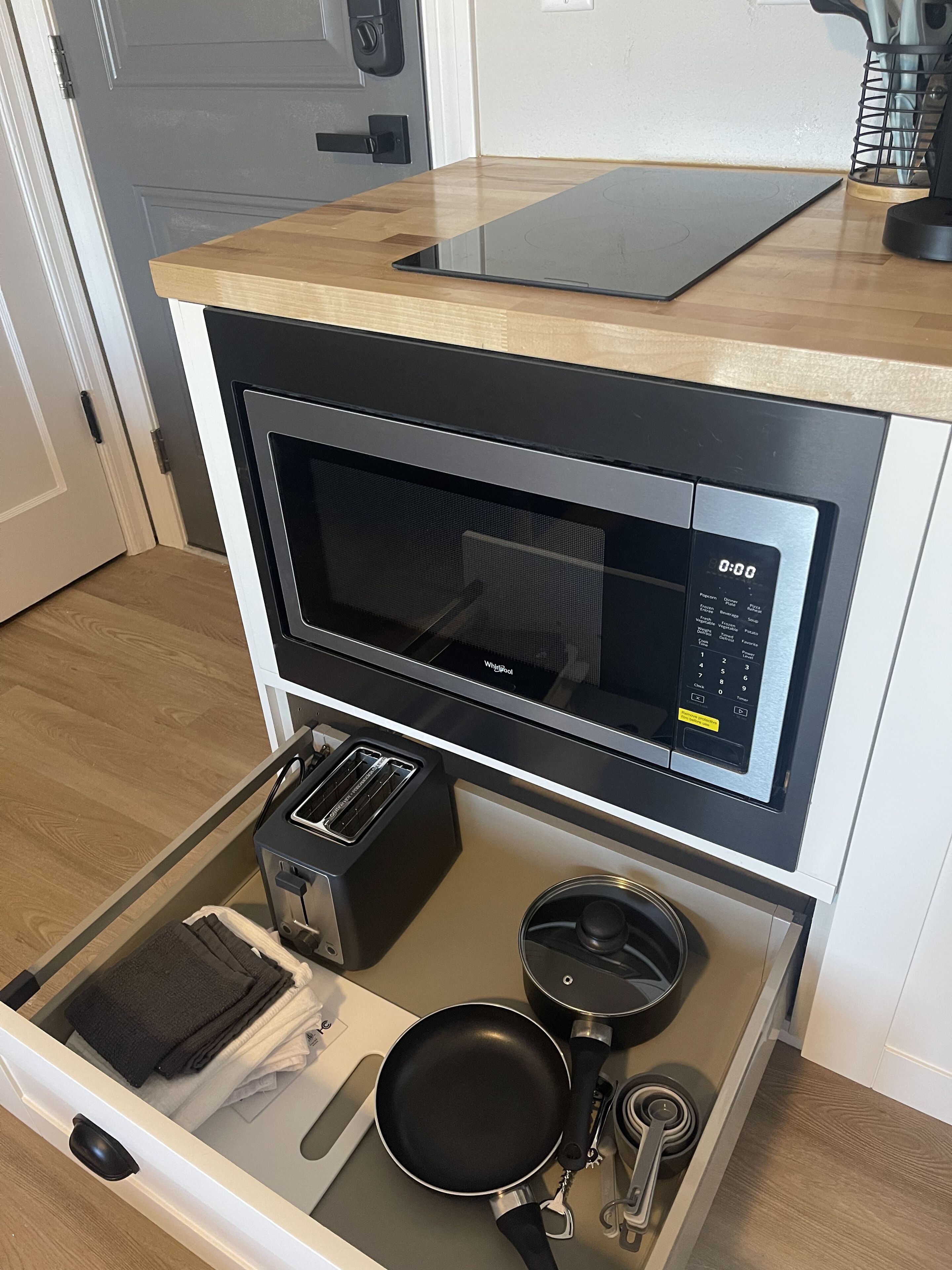 Studio | Eigene Küche | Kühlschrank, Mikrowelle, Herdplatte, Toaster