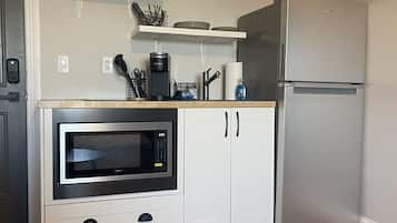 Studio | Private kitchen | Fridge, microwave, stovetop, toaster